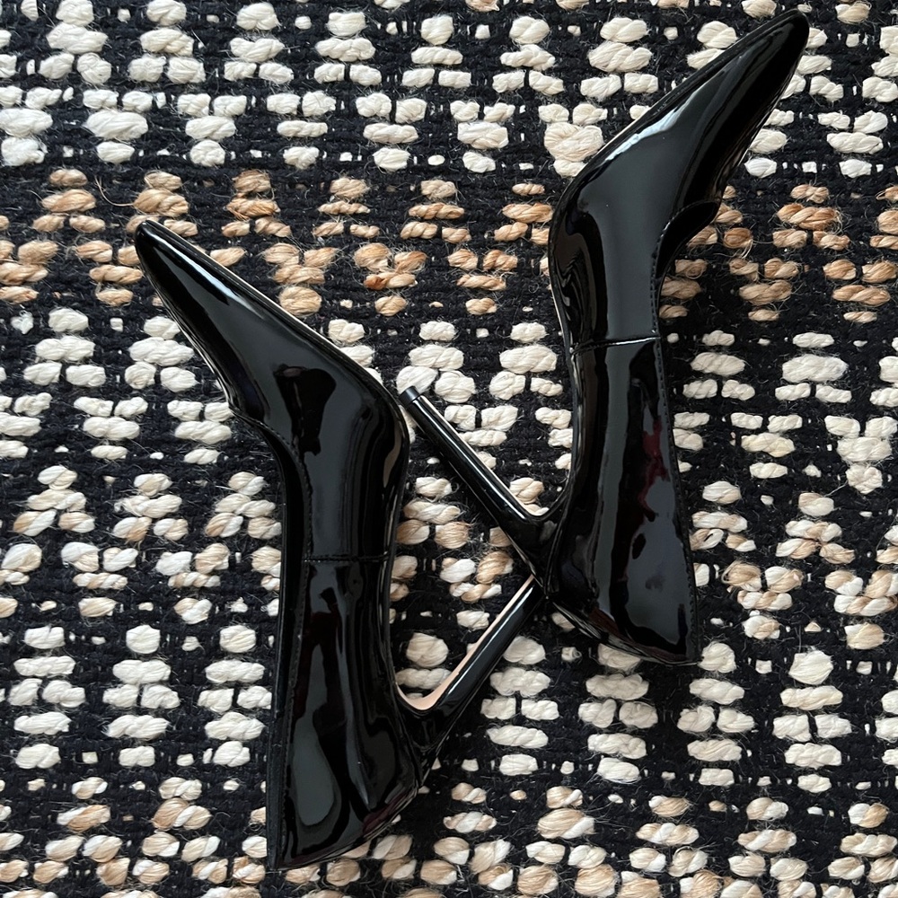 Elegant Black Women's Heels F21 Size 6 Never Worn